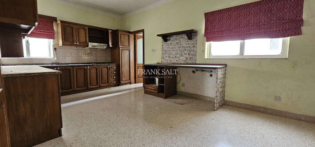 Naxxar, 4 Bedrooms Bedrooms, ,3 BathroomsBathrooms,For Sale,FRSA-925026