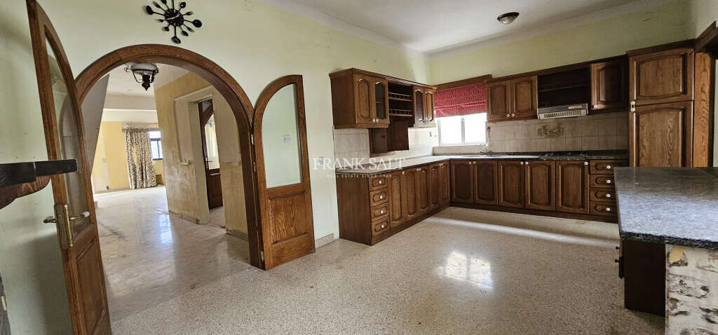 Naxxar, 4 Bedrooms Bedrooms, ,3 BathroomsBathrooms,For Sale,FRSA-925026