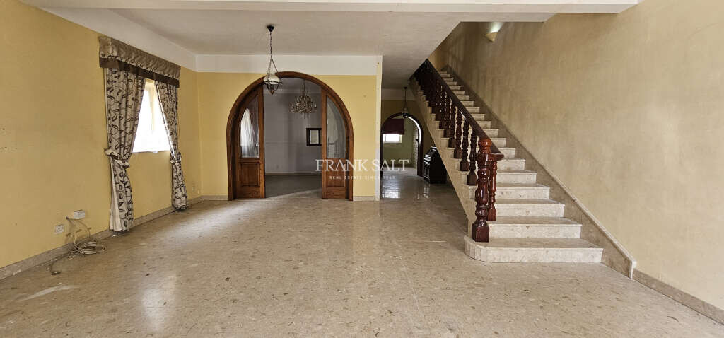 Naxxar, 4 Bedrooms Bedrooms, ,3 BathroomsBathrooms,For Sale,FRSA-925026
