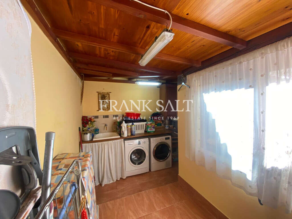 Mosta, 3 Bedrooms Bedrooms, ,1 BathroomBathrooms,For Sale,FRSA-924894