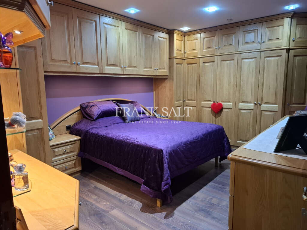 Mosta, 3 Bedrooms Bedrooms, ,1 BathroomBathrooms,For Sale,FRSA-924894