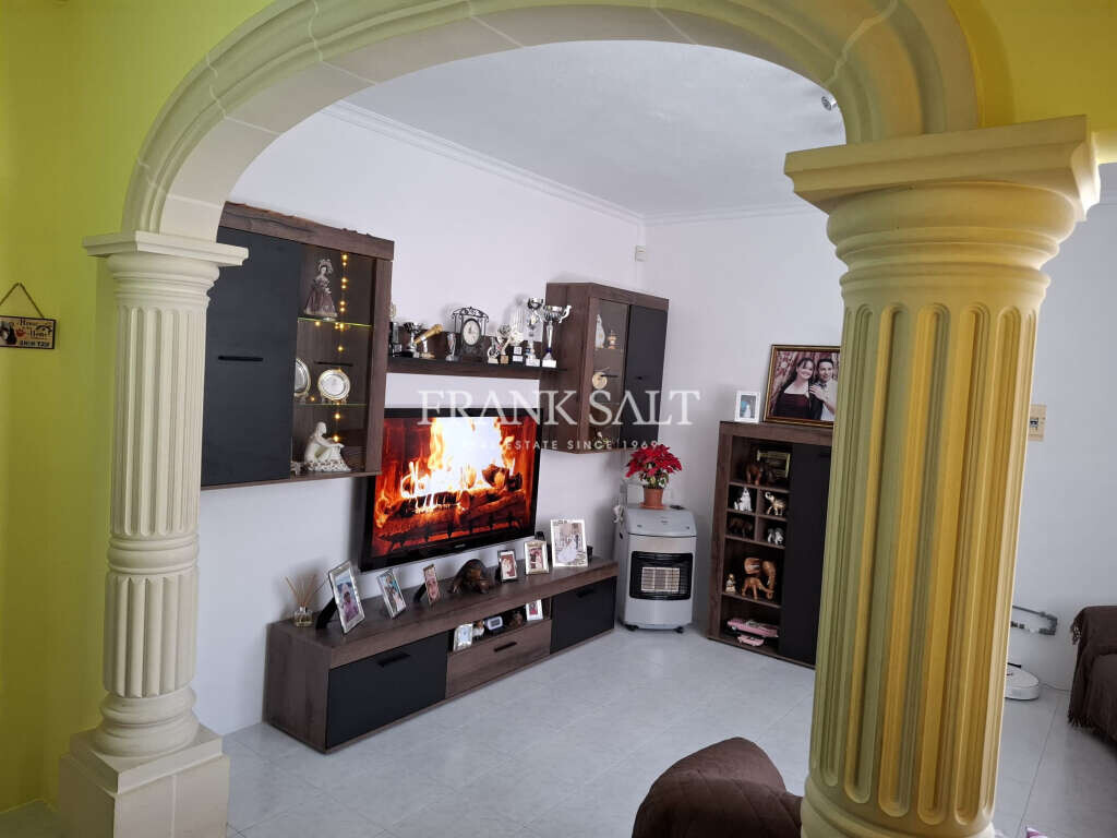 Mosta, 3 Bedrooms Bedrooms, ,1 BathroomBathrooms,For Sale,FRSA-924894