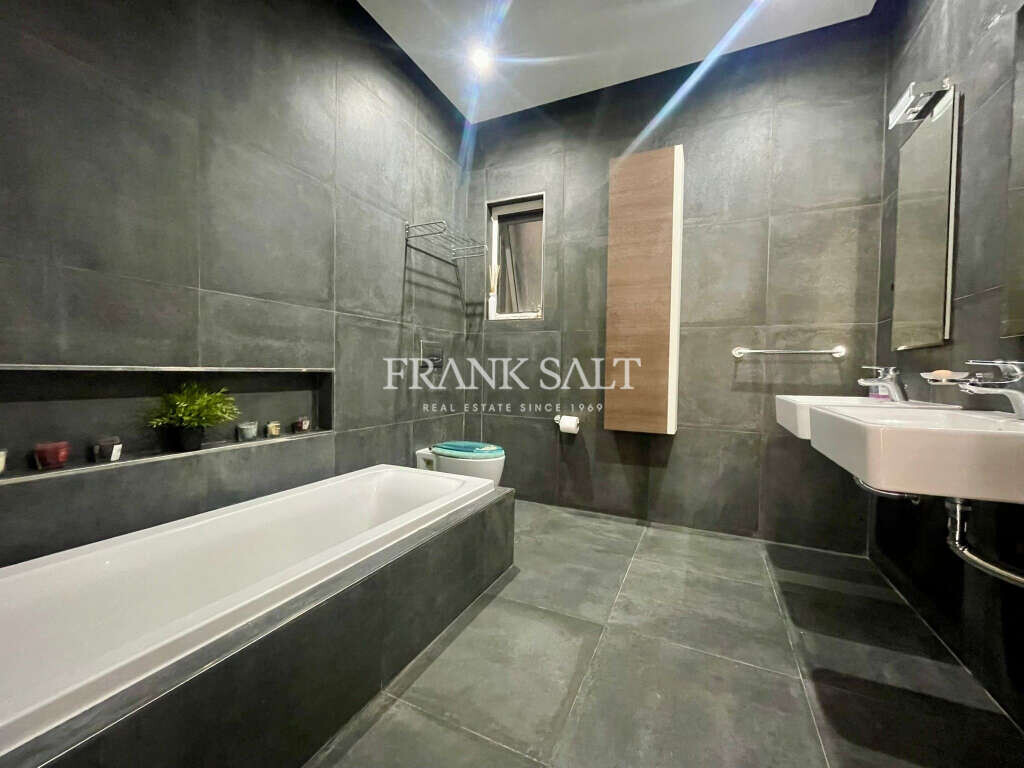 Swieqi, 3 Bedrooms Bedrooms, ,2 BathroomsBathrooms,For Sale,FRSA-924953