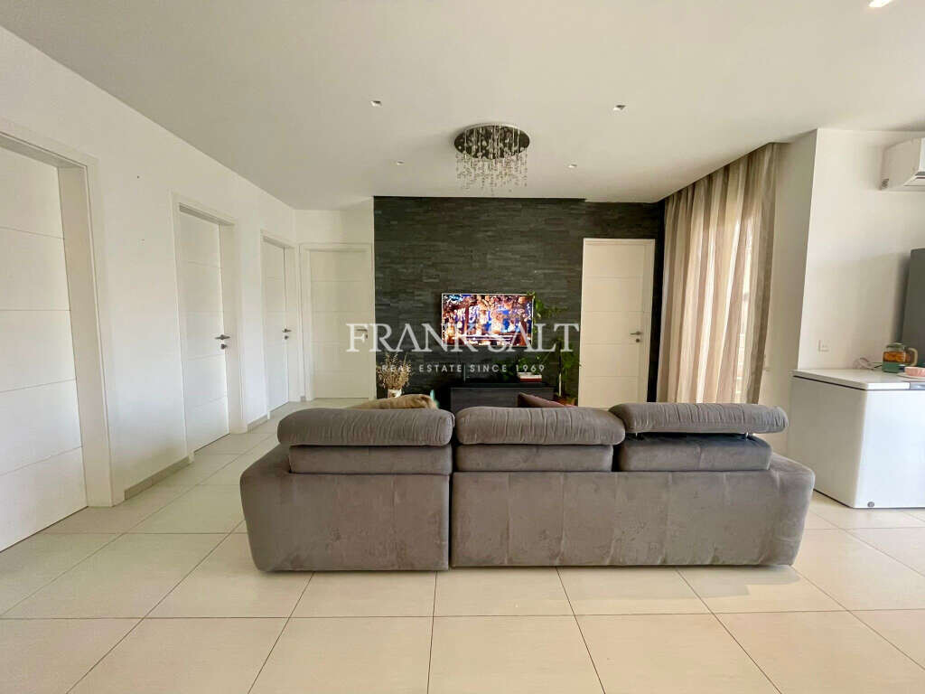 Swieqi, 3 Bedrooms Bedrooms, ,2 BathroomsBathrooms,For Sale,FRSA-924953