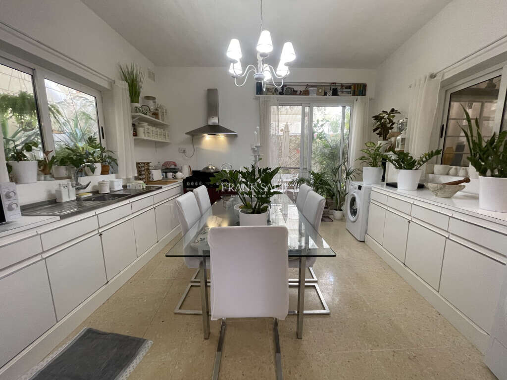 Paola, 2 Bedrooms Bedrooms, ,2 BathroomsBathrooms,For Sale,FRSA-924747