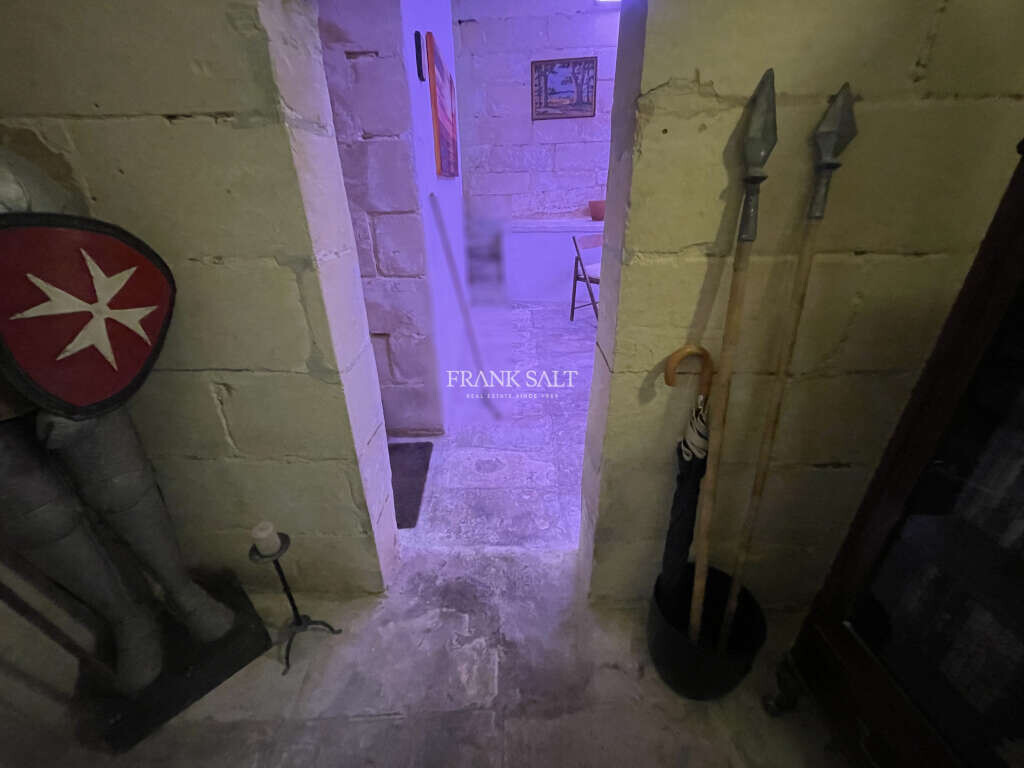 Paola, 2 Bedrooms Bedrooms, ,2 BathroomsBathrooms,For Sale,FRSA-924747