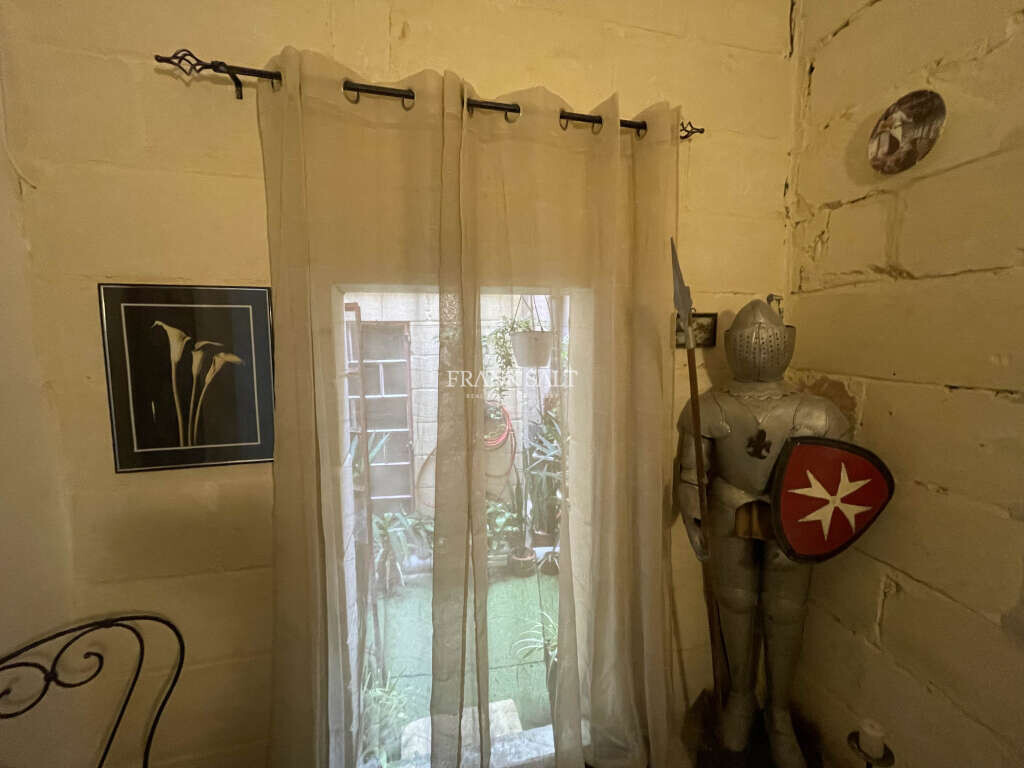 Paola, 2 Bedrooms Bedrooms, ,2 BathroomsBathrooms,For Sale,FRSA-924747