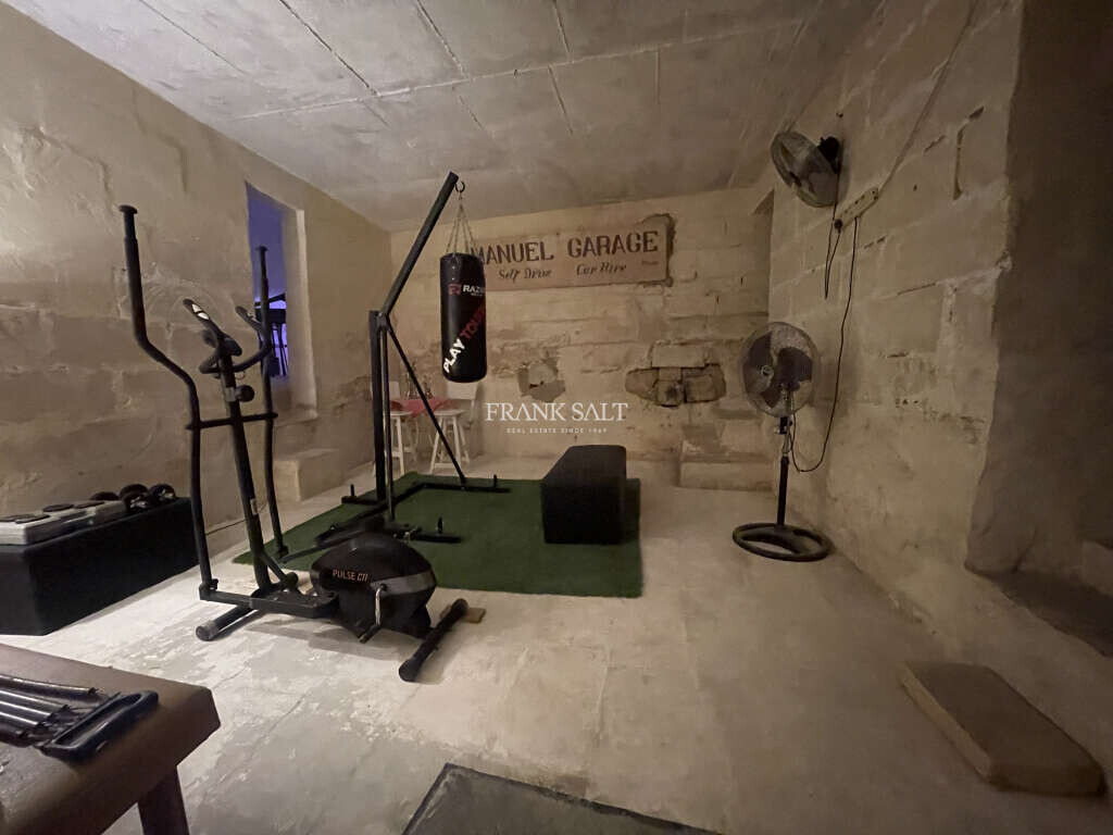 Paola, 2 Bedrooms Bedrooms, ,2 BathroomsBathrooms,For Sale,FRSA-924747