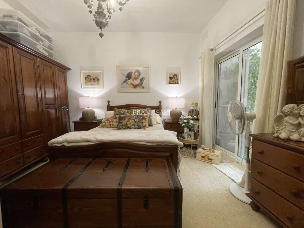 Paola, 2 Bedrooms Bedrooms, ,2 BathroomsBathrooms,For Sale,FRSA-924747