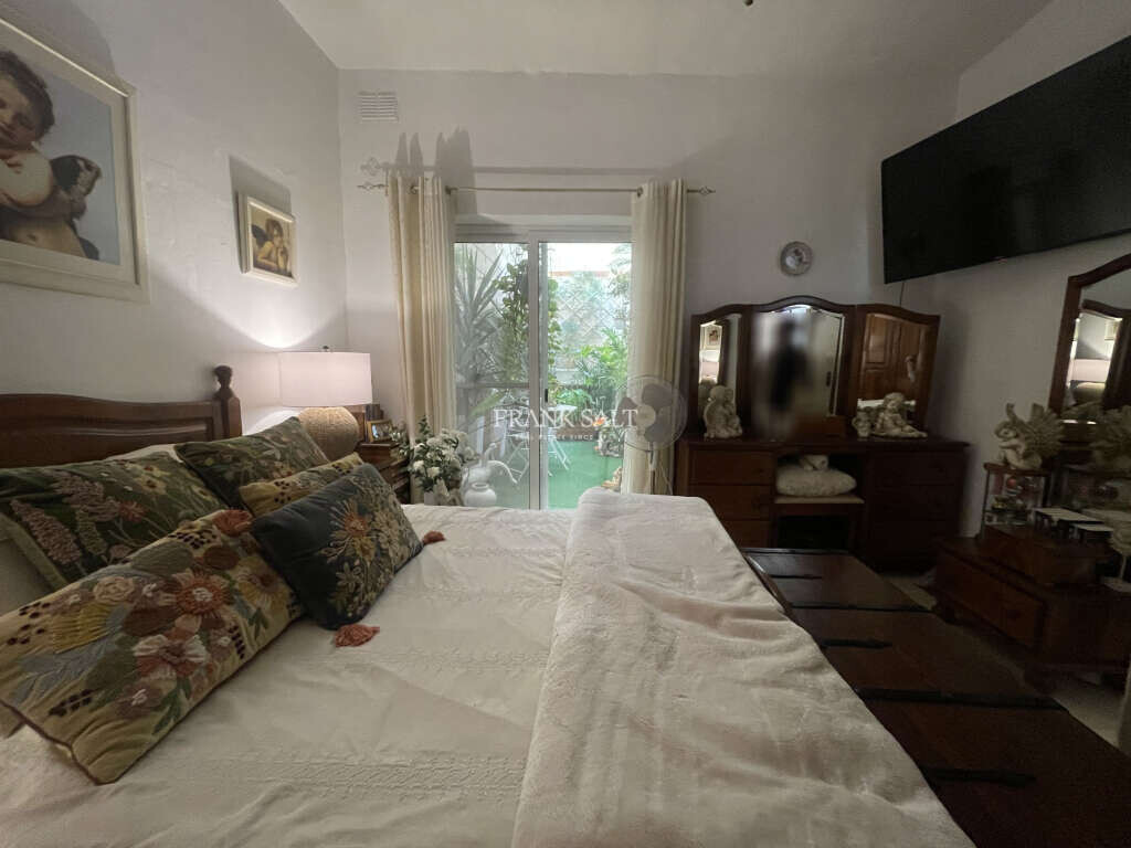 Paola, 2 Bedrooms Bedrooms, ,2 BathroomsBathrooms,For Sale,FRSA-924747