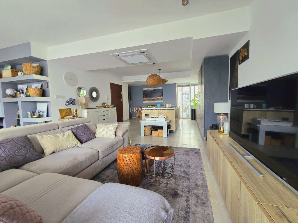 Swieqi, 3 Bedrooms Bedrooms, ,2 BathroomsBathrooms,For Sale,FRSA-924564