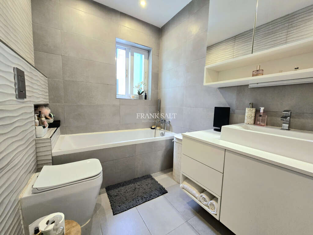 Swieqi, 3 Bedrooms Bedrooms, ,2 BathroomsBathrooms,For Sale,FRSA-924564