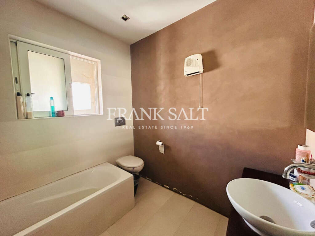 St Julians, 3 Bedrooms Bedrooms, ,1 BathroomBathrooms,For Sale,FRSA-924681