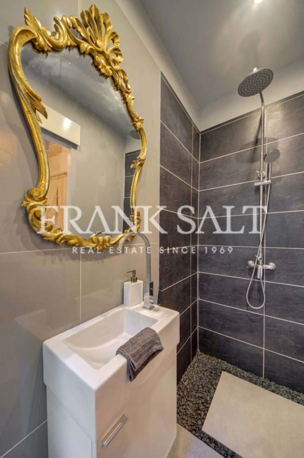 Cospicua, 2 Bedrooms Bedrooms, ,1 BathroomBathrooms,For Sale,FRSA-924024