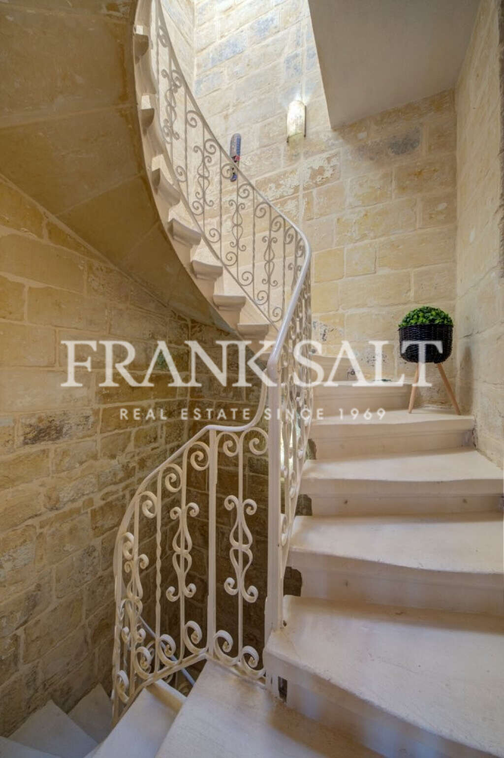 Cospicua, 2 Bedrooms Bedrooms, ,1 BathroomBathrooms,For Sale,FRSA-924024