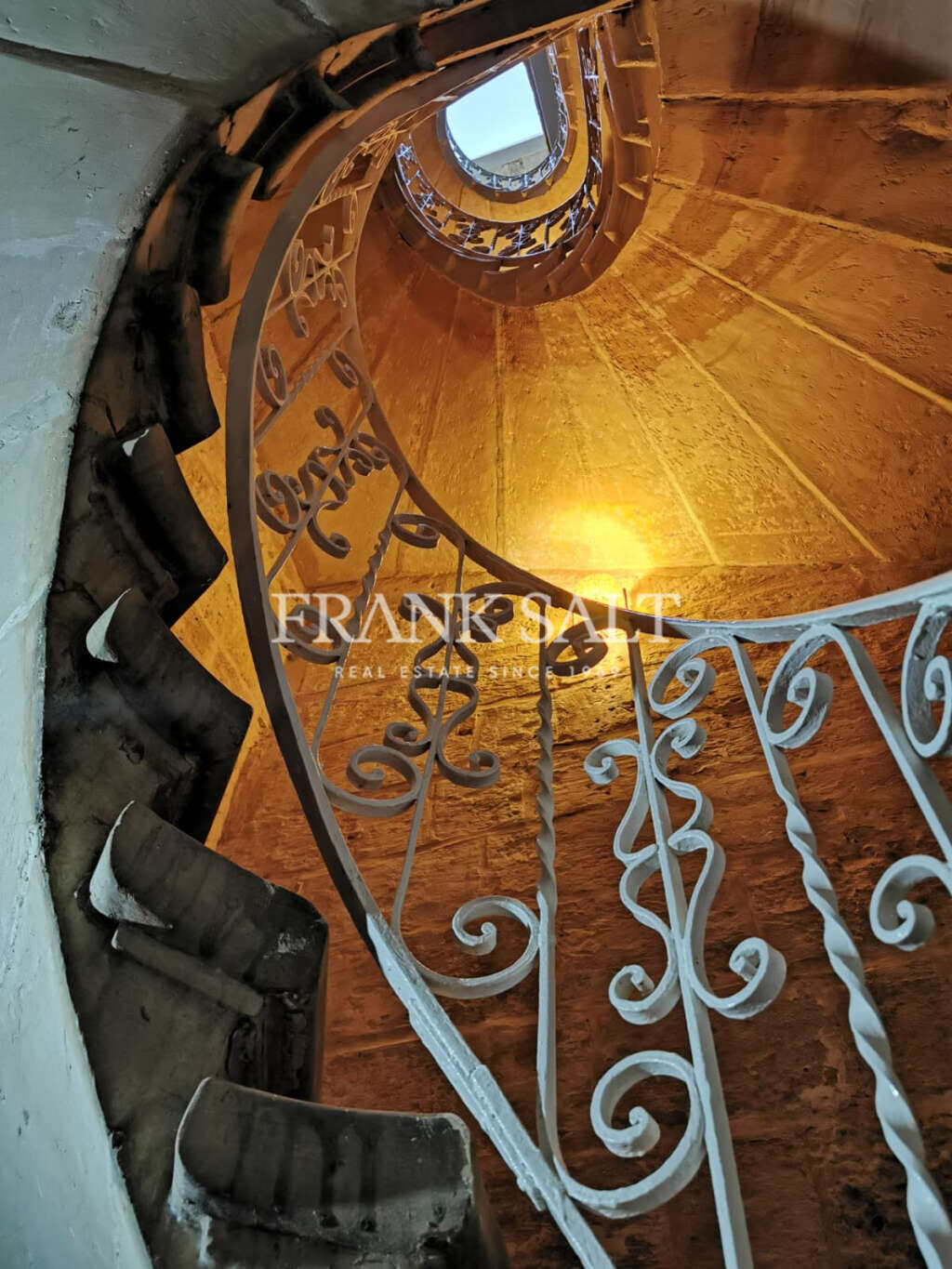 Cospicua, 2 Bedrooms Bedrooms, ,1 BathroomBathrooms,For Sale,FRSA-924024