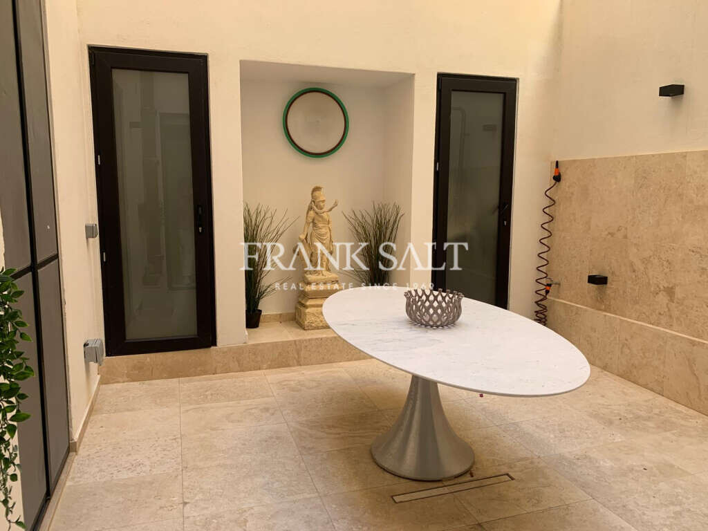 Sliema, 2 Bedrooms Bedrooms, ,For Sale,FRSA-924386