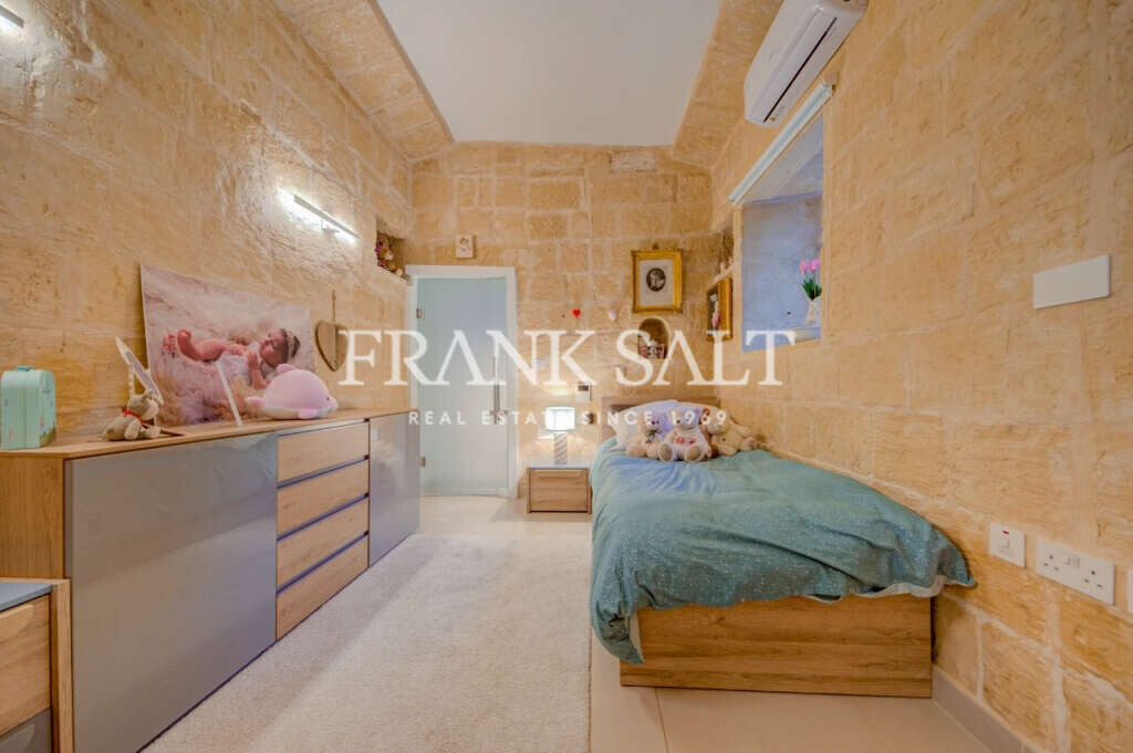 Siggiewi, 3 Bedrooms Bedrooms, ,1 BathroomBathrooms,For Sale,FRSA-924001