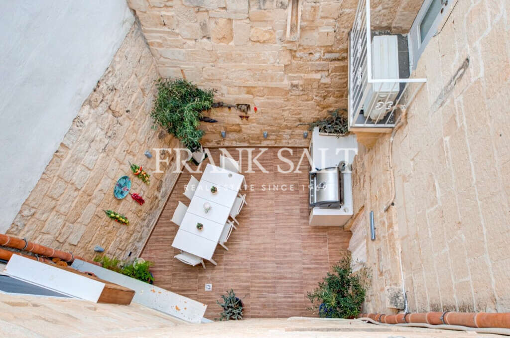 Siggiewi, 3 Bedrooms Bedrooms, ,1 BathroomBathrooms,For Sale,FRSA-924001