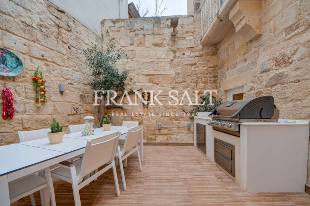 Siggiewi, 3 Bedrooms Bedrooms, ,1 BathroomBathrooms,For Sale,FRSA-924001