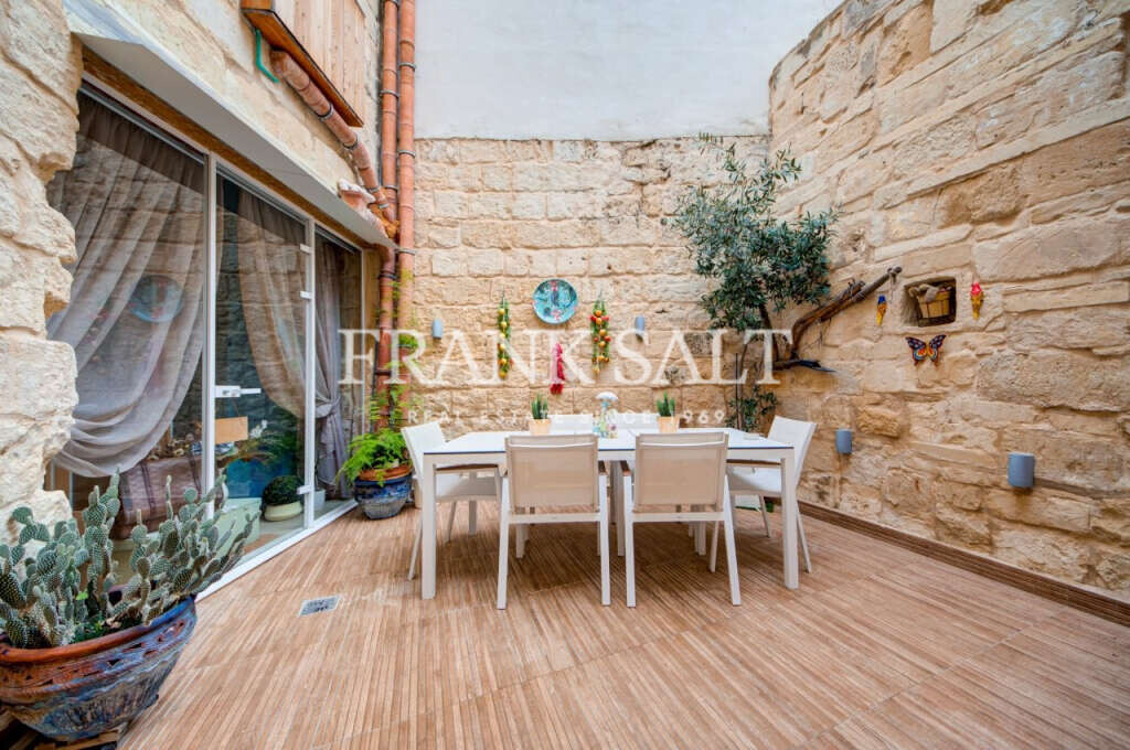 Siggiewi, 3 Bedrooms Bedrooms, ,1 BathroomBathrooms,For Sale,FRSA-924001