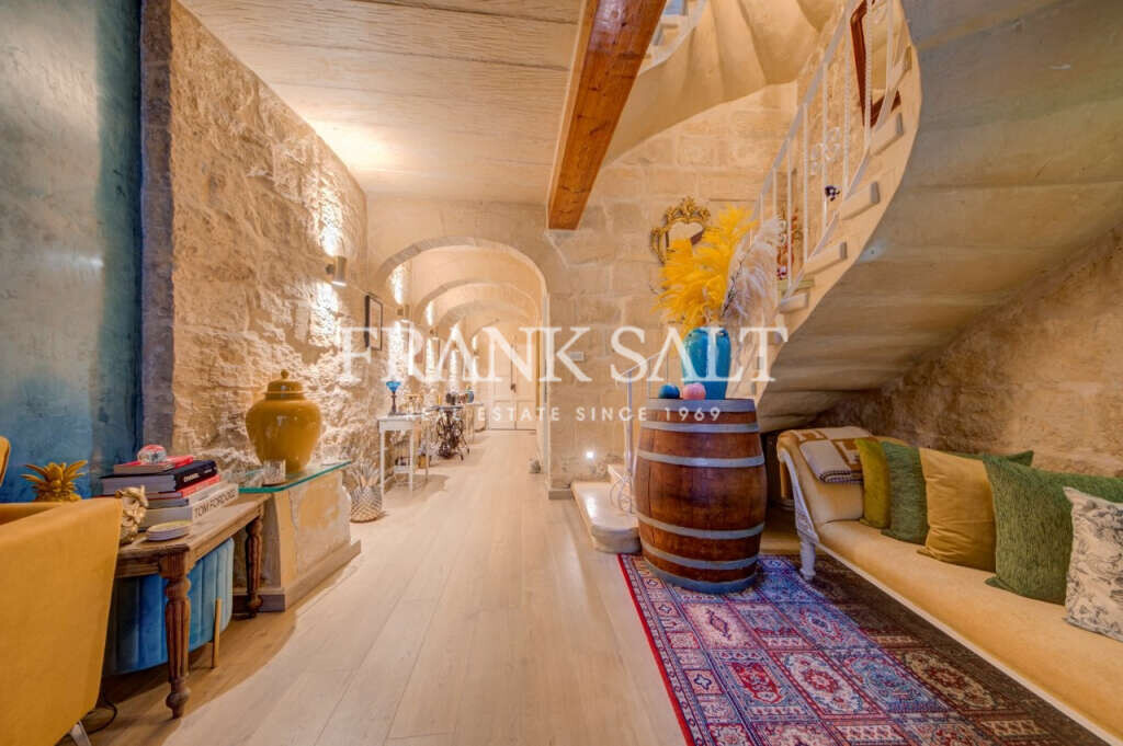 Siggiewi, 3 Bedrooms Bedrooms, ,1 BathroomBathrooms,For Sale,FRSA-924001