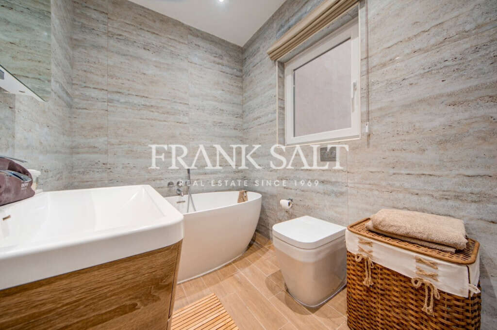 Siggiewi, 3 Bedrooms Bedrooms, ,1 BathroomBathrooms,For Sale,FRSA-924001