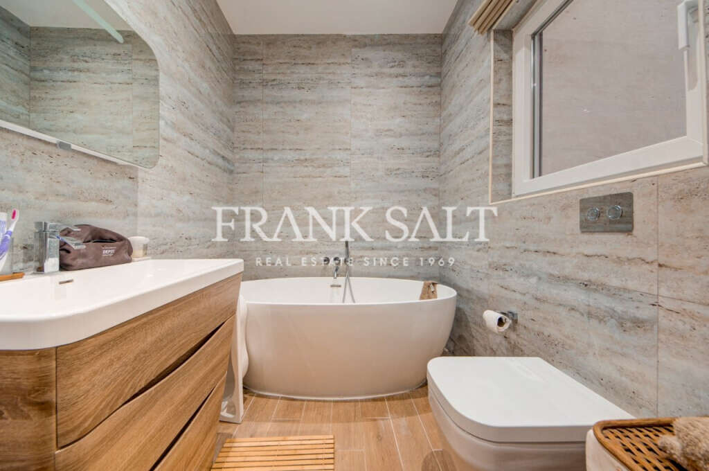 Siggiewi, 3 Bedrooms Bedrooms, ,1 BathroomBathrooms,For Sale,FRSA-924001