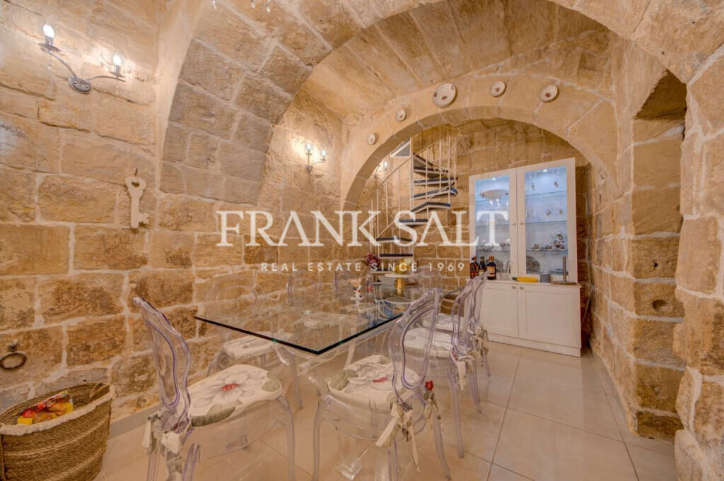 Siggiewi, 3 Bedrooms Bedrooms, ,1 BathroomBathrooms,For Sale,FRSA-924001