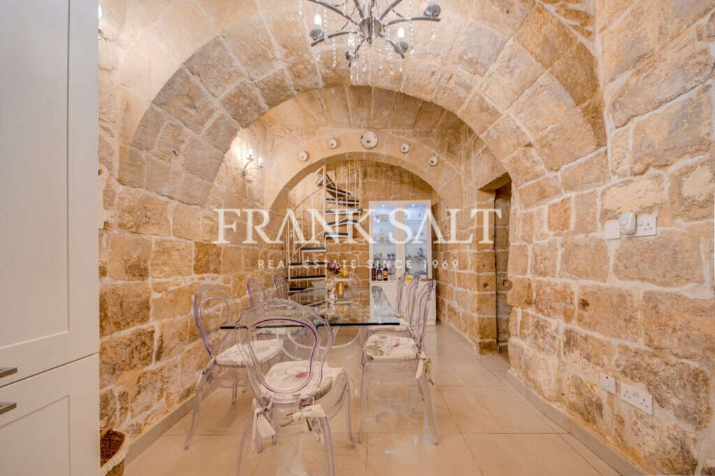 Siggiewi, 3 Bedrooms Bedrooms, ,1 BathroomBathrooms,For Sale,FRSA-924001