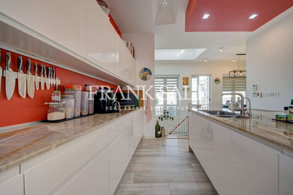 Cospicua, 3 Bedrooms Bedrooms, ,3 BathroomsBathrooms,For Sale,FRSA-924126