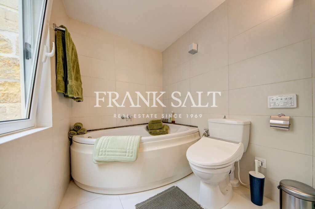 Cospicua, 3 Bedrooms Bedrooms, ,3 BathroomsBathrooms,For Sale,FRSA-924126