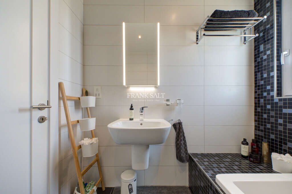 Marsascala, 2 Bedrooms Bedrooms, ,2 BathroomsBathrooms,For Sale,FRSA-320882