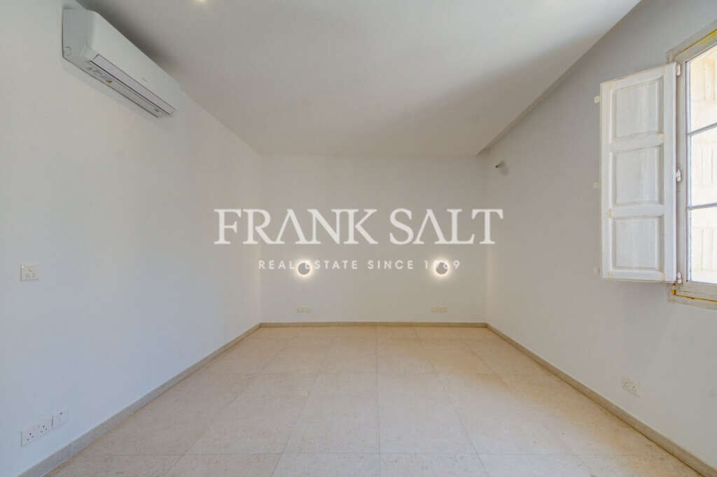 Zejtun, 3 Bedrooms Bedrooms, ,1 BathroomBathrooms,For Sale,FRSA-920428