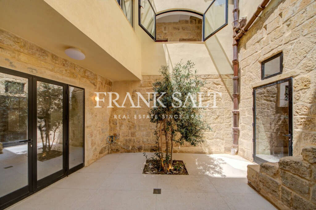 Zejtun, 3 Bedrooms Bedrooms, ,1 BathroomBathrooms,For Sale,FRSA-920428