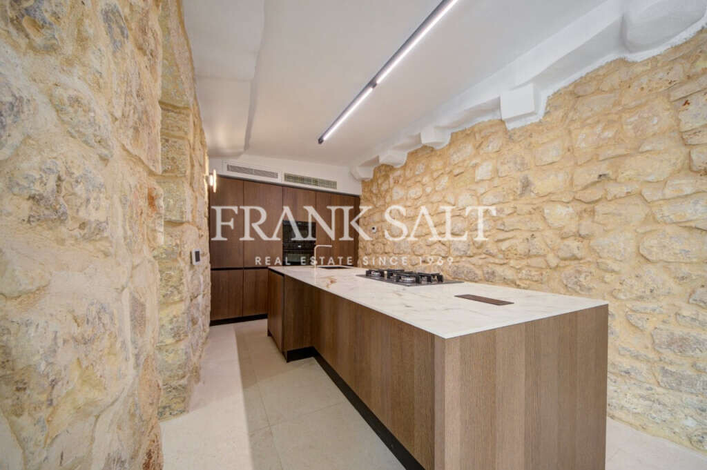 Zejtun, 3 Bedrooms Bedrooms, ,1 BathroomBathrooms,For Sale,FRSA-920428