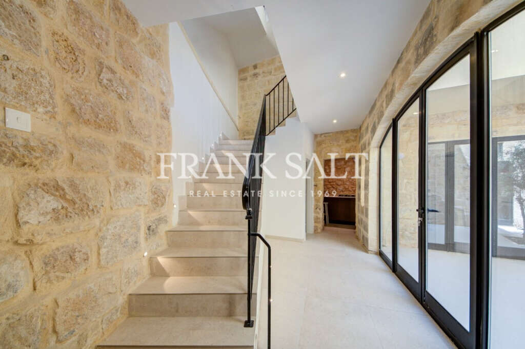 Zejtun, 3 Bedrooms Bedrooms, ,1 BathroomBathrooms,For Sale,FRSA-920428