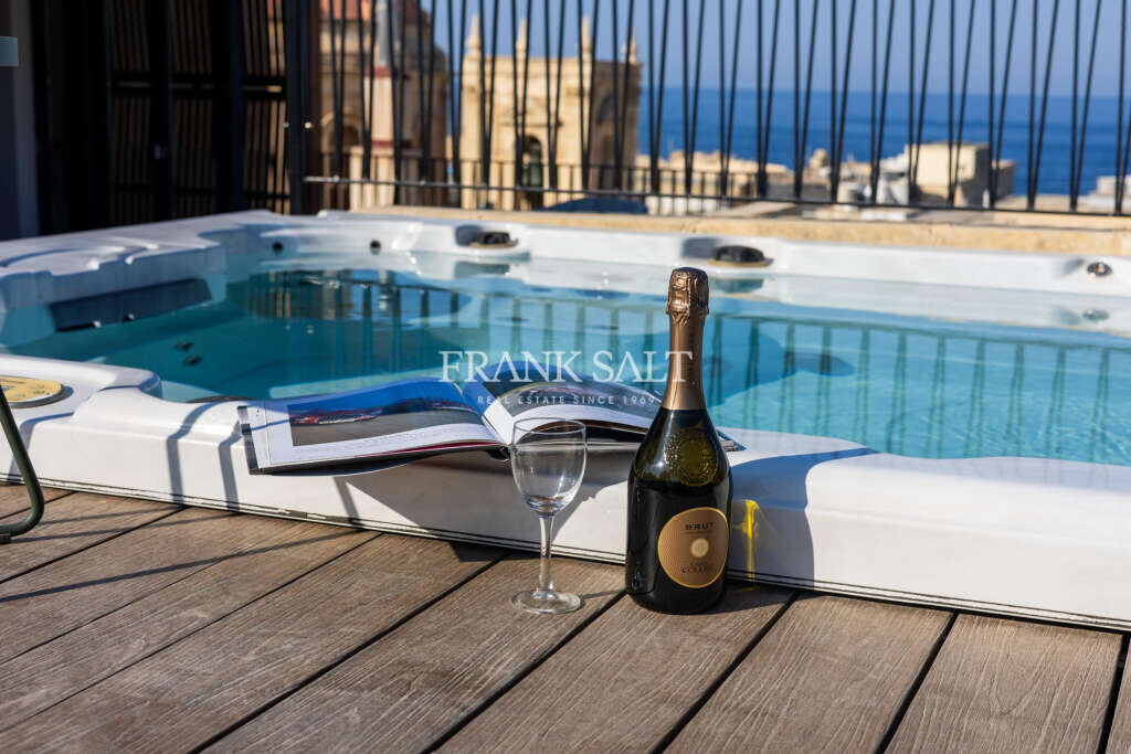 Valletta, 5 Bedrooms Bedrooms, ,For Sale,FRSA-923847