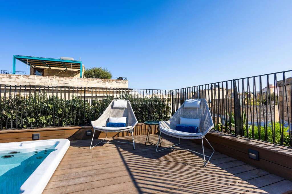 Valletta, 5 Bedrooms Bedrooms, ,For Sale,FRSA-923847