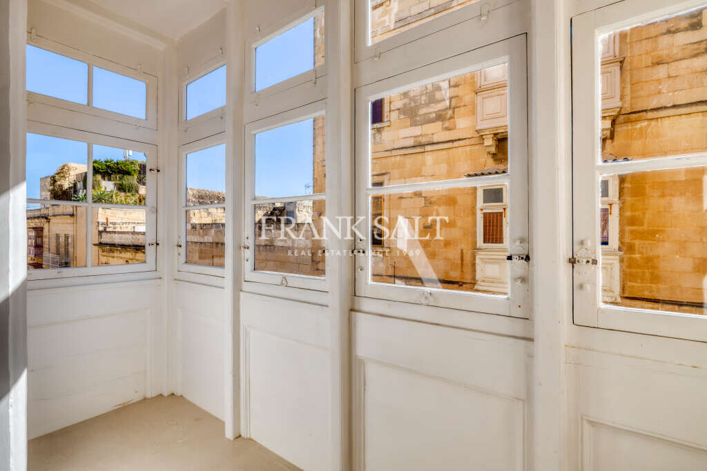 Valletta, 5 Bedrooms Bedrooms, ,For Sale,FRSA-923847