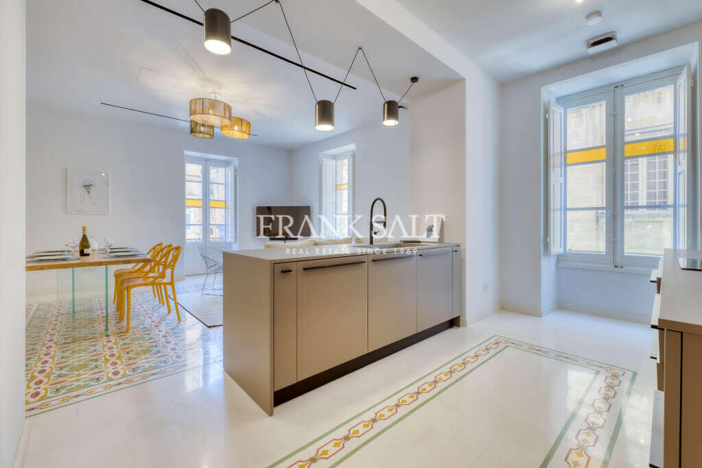 Valletta, 5 Bedrooms Bedrooms, ,For Sale,FRSA-923847