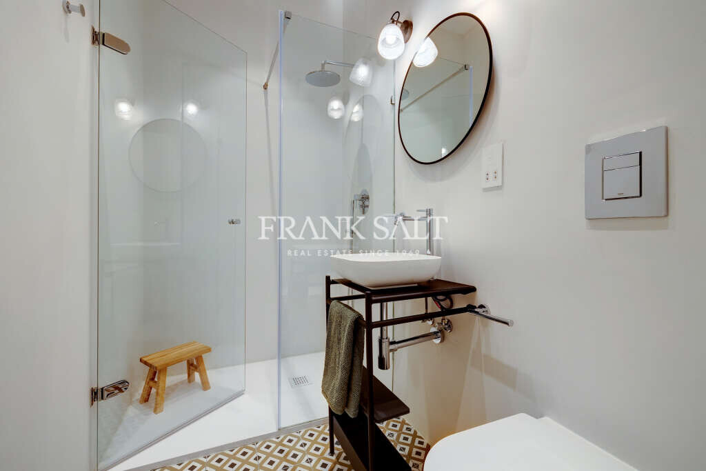 Valletta, 5 Bedrooms Bedrooms, ,For Sale,FRSA-923847