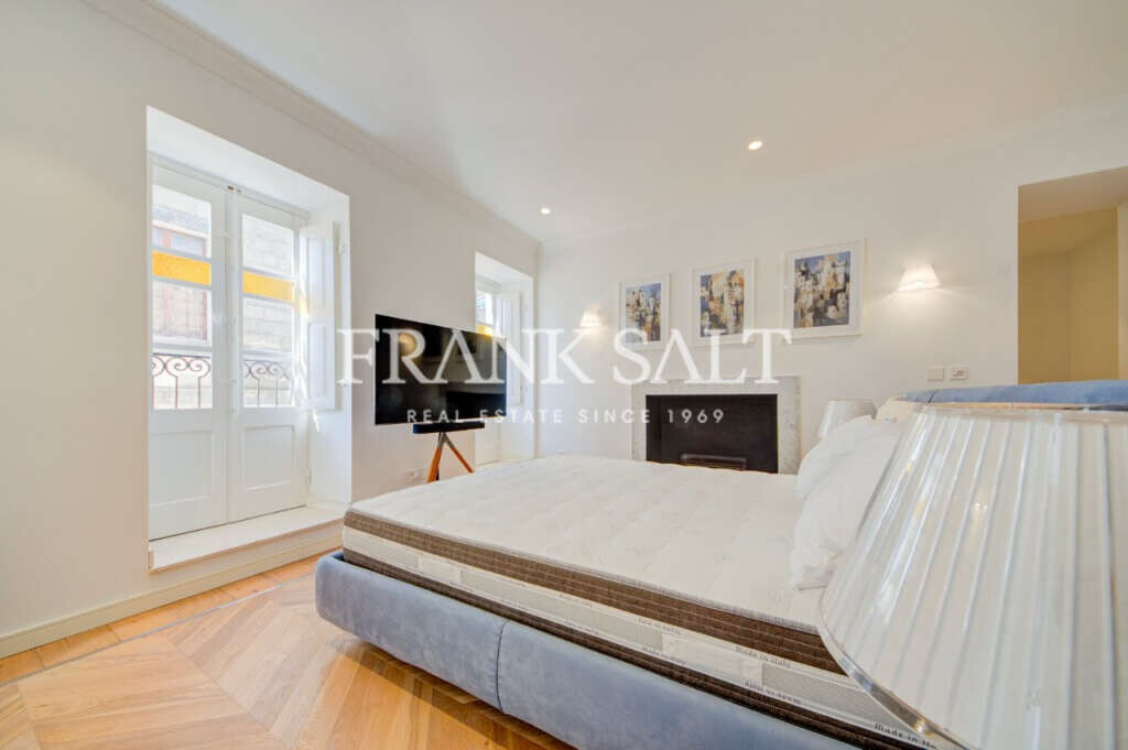 Valletta, 3 Bedrooms Bedrooms, ,For Sale,FRSA-923666
