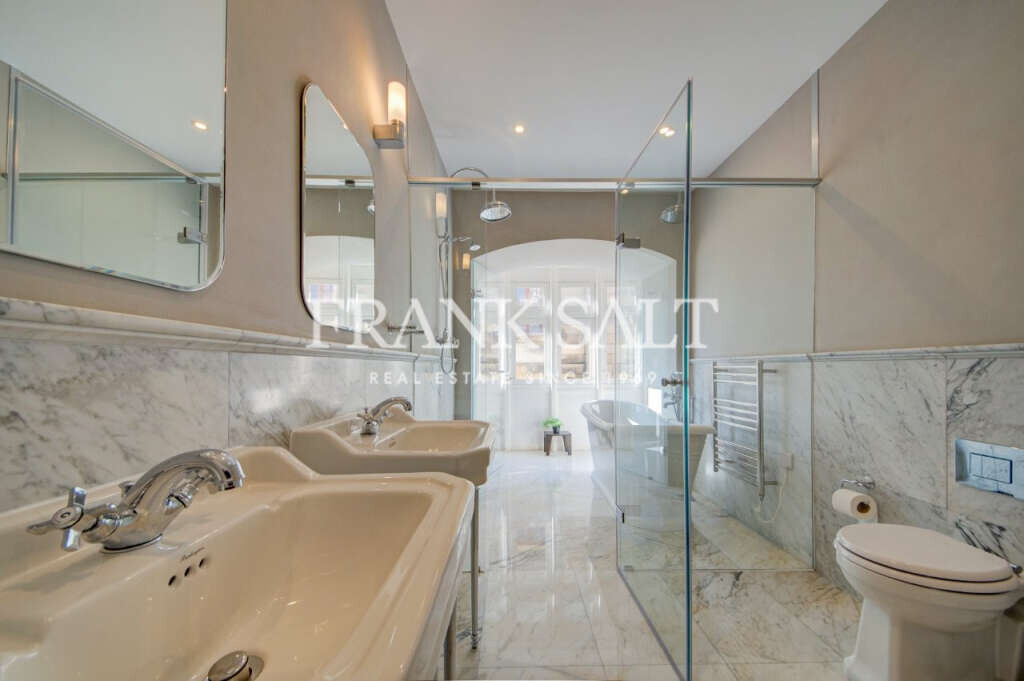 Valletta, 3 Bedrooms Bedrooms, ,For Sale,FRSA-923666