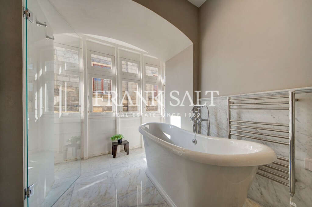 Valletta, 3 Bedrooms Bedrooms, ,For Sale,FRSA-923666