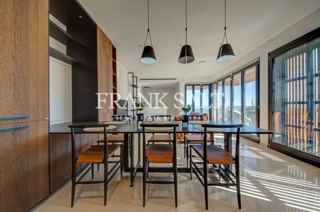 Valletta, 3 Bedrooms Bedrooms, ,For Sale,FRSA-923666