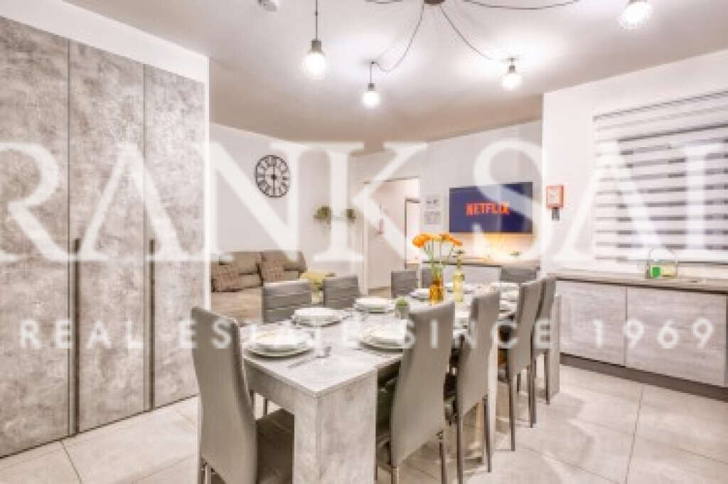 Sliema, 4 Bedrooms Bedrooms, ,3 BathroomsBathrooms,For Sale,FRSA-923743