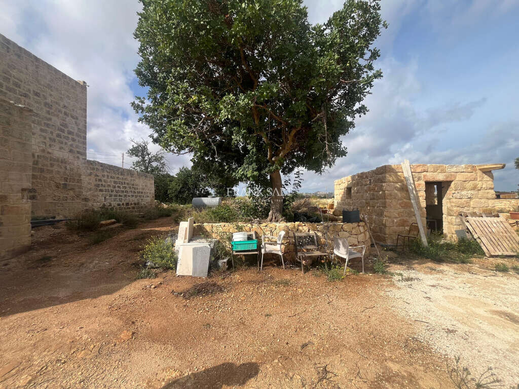 Madliena, 3 Bedrooms Bedrooms, ,3 BathroomsBathrooms,For Sale,FRSA-923386