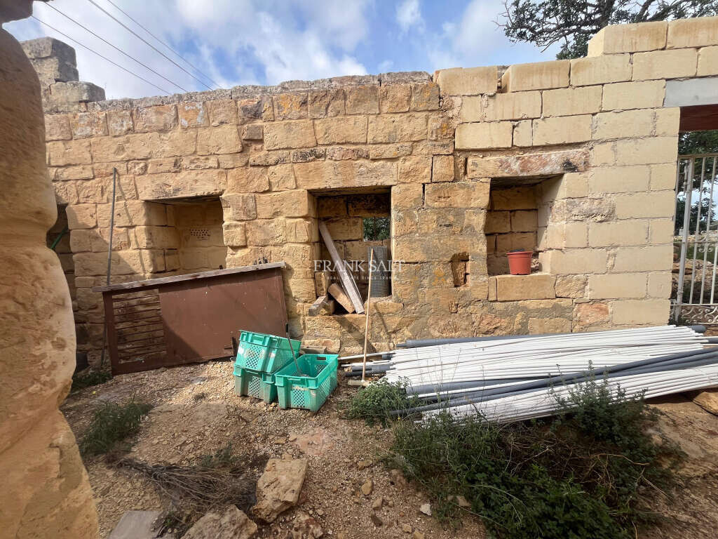 Madliena, 3 Bedrooms Bedrooms, ,3 BathroomsBathrooms,For Sale,FRSA-923386