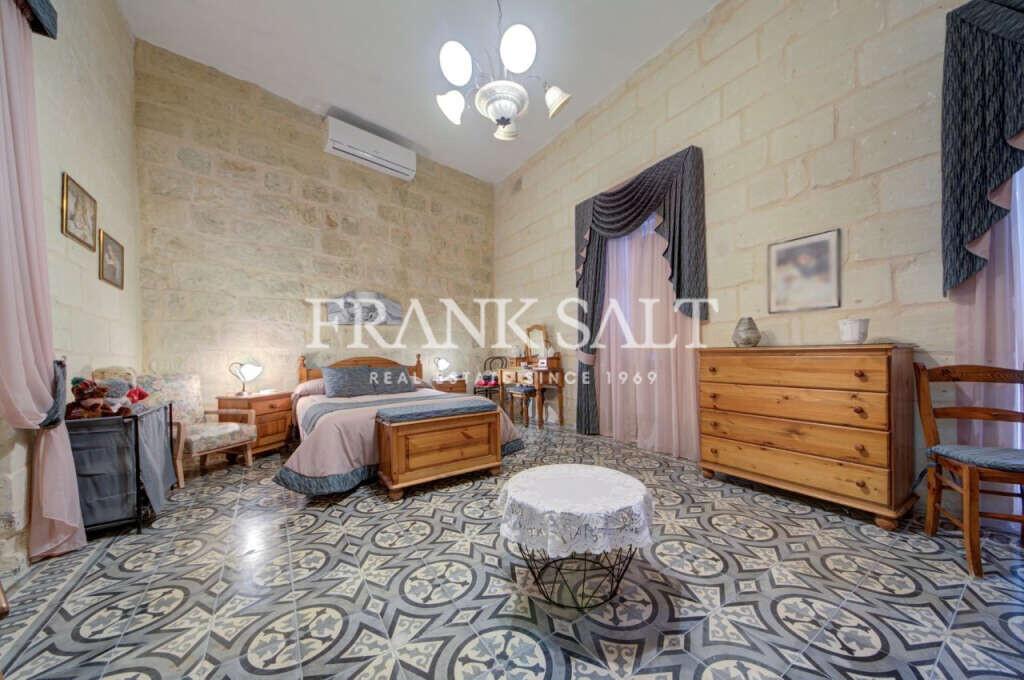 Zabbar, 3 Bedrooms Bedrooms, ,1 BathroomBathrooms,For Sale,FRSA-923139